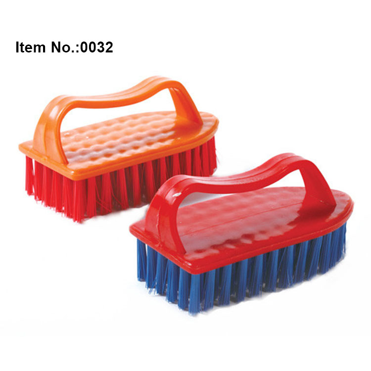 HQ0032 Africa market iron shaped plastic hand clothes brush